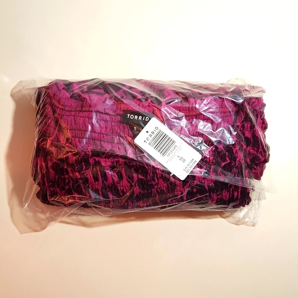 ♥️NWT VINTAGE TORRID TOP - VELVET RUCHED - PUFFY SLEEVE BLOUSE WINE - FLORAL - Picture 7 of 12